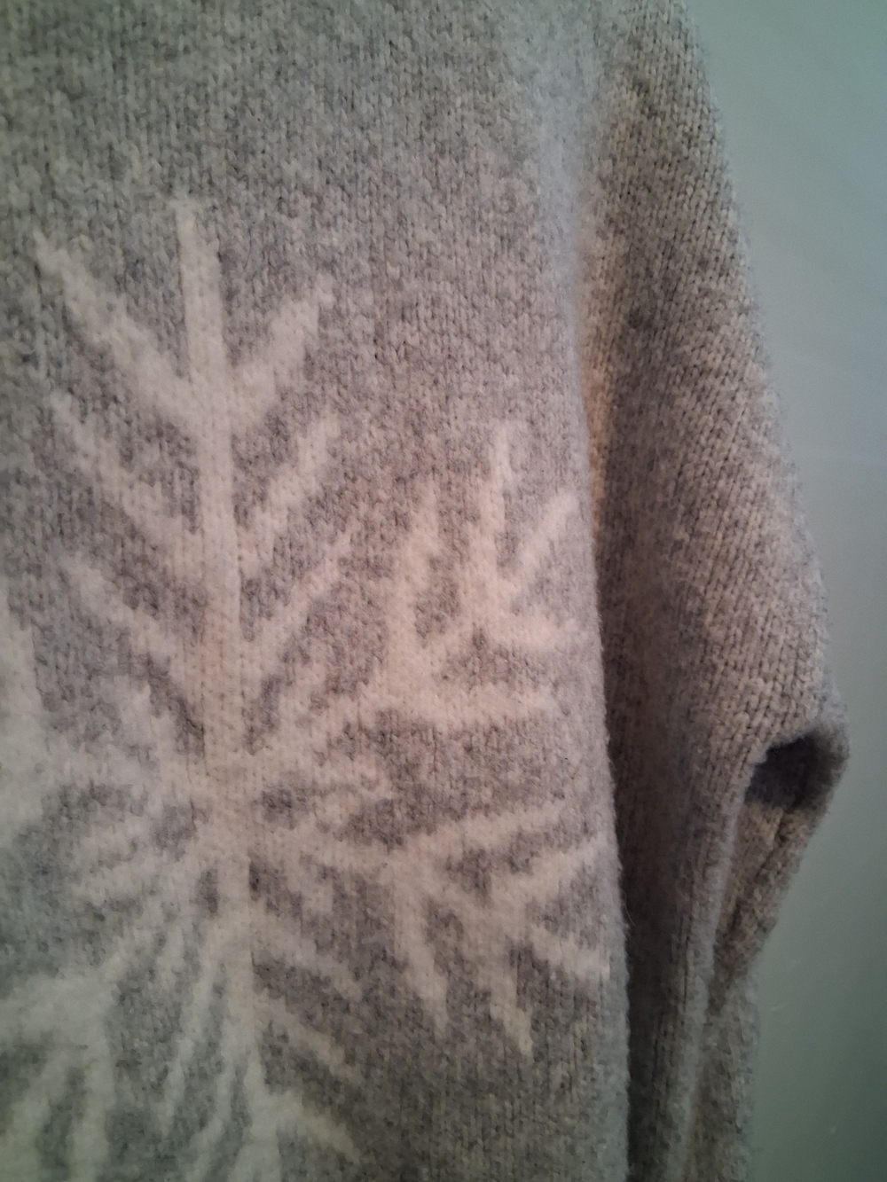 Cozy Women's Gray Snowflake Crewneck Sweater - Picture 2 of 3